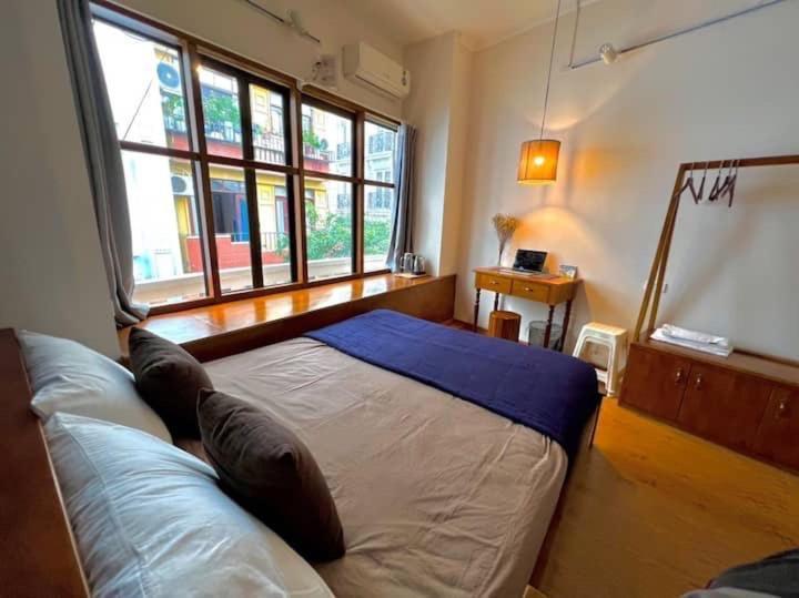Nice Room Located Right Next To The Old Quarter Can Phong Nhieu Anh Sang Tai Ngay Gan Pho Di Bo Ho Guom 하노이 외부 사진