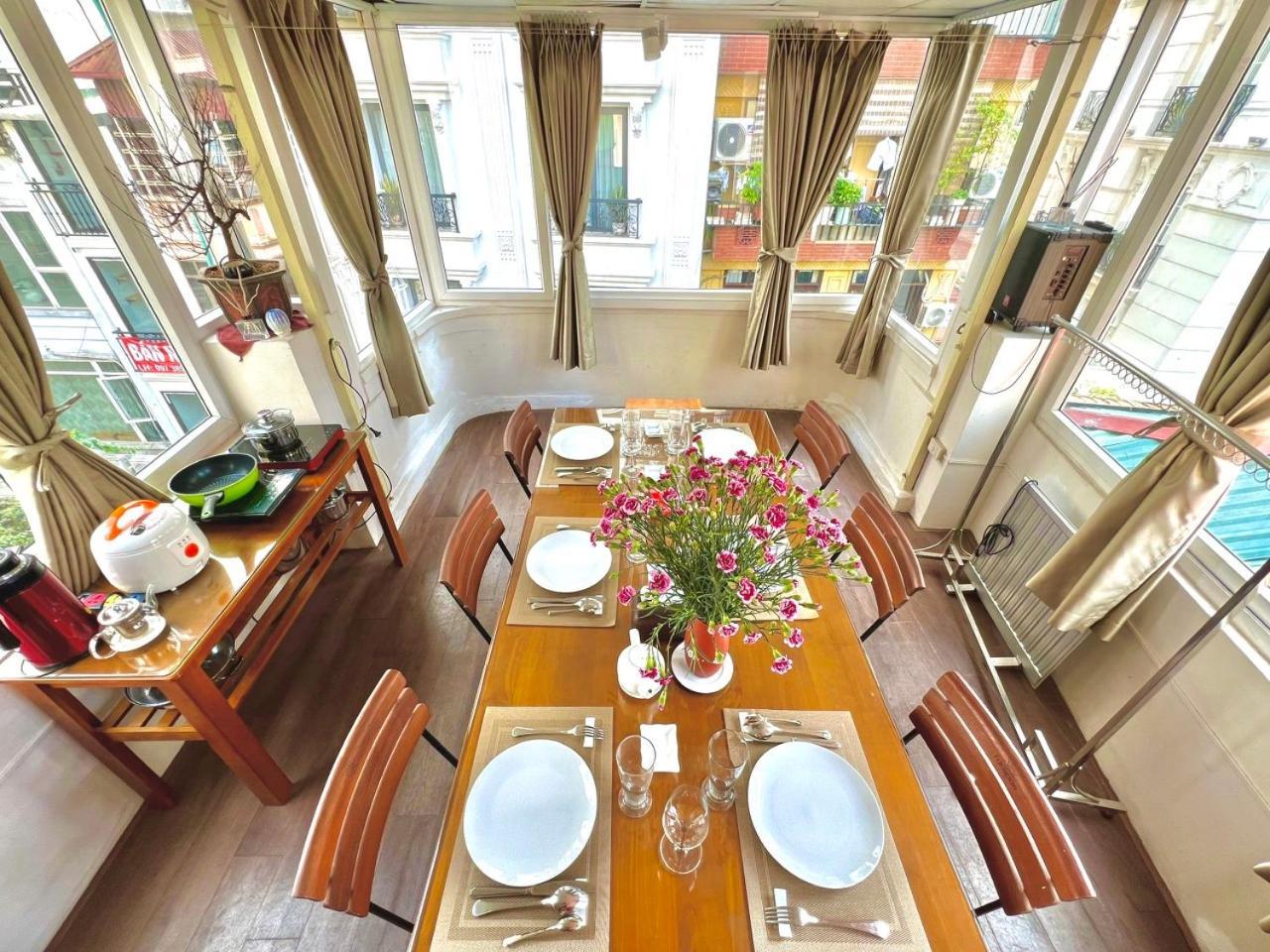Nice Room Located Right Next To The Old Quarter Can Phong Nhieu Anh Sang Tai Ngay Gan Pho Di Bo Ho Guom 하노이 외부 사진